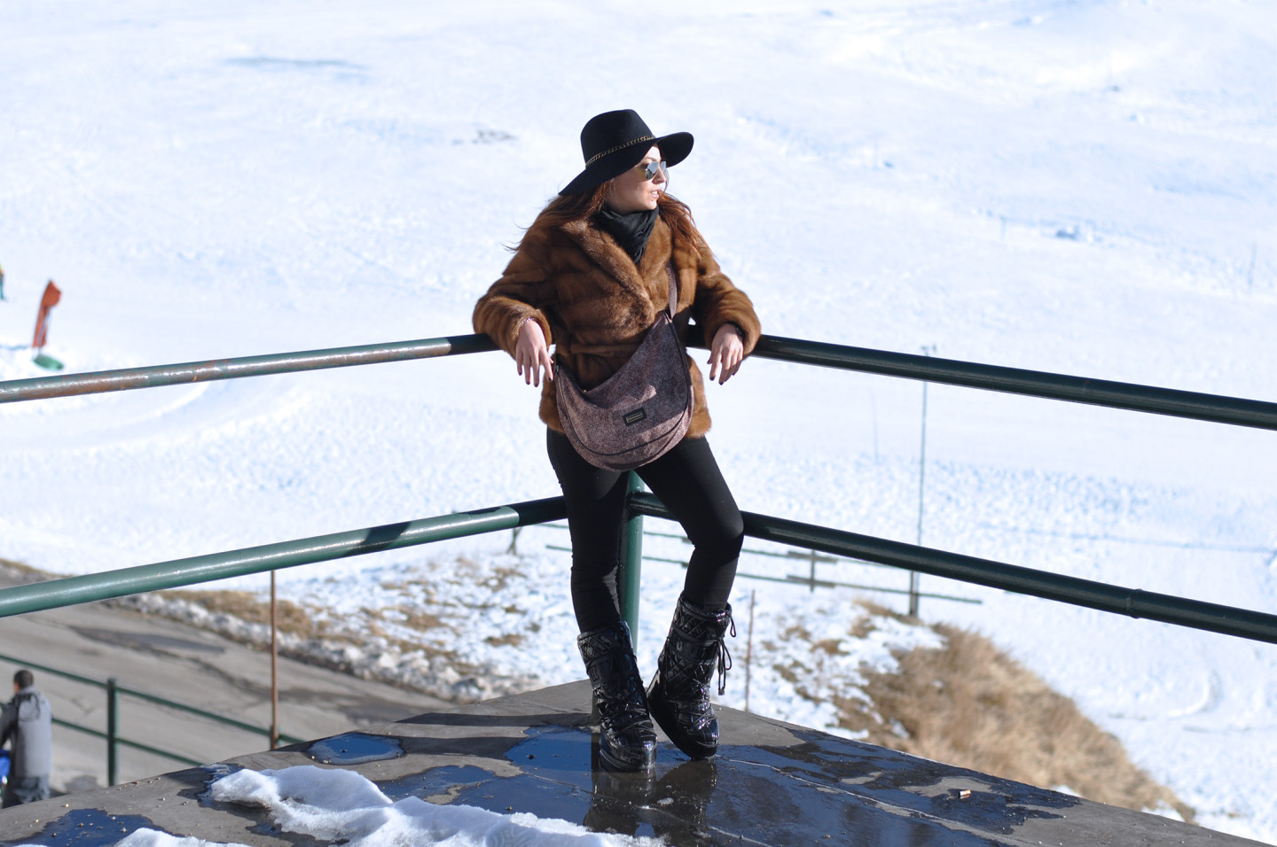 outfit-da-neve-pelliccia-moon-boots-sestriere-borbonese-bag-valentina-coco-fashion-blogger