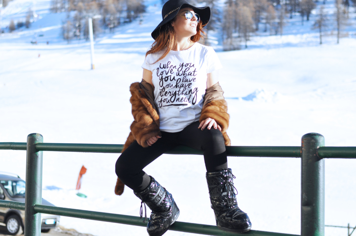 outfit-da-neve-pelliccia-moon-boots-sestriere-borbonese-bag-valentina-coco-fashion-blogger