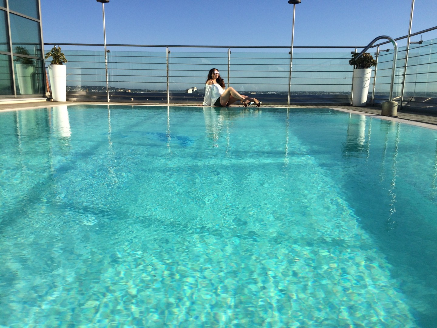 party-piscina-jessica-buurman-sicilia-travel-valentina-coco-fashion-blogger-outfit-street-style